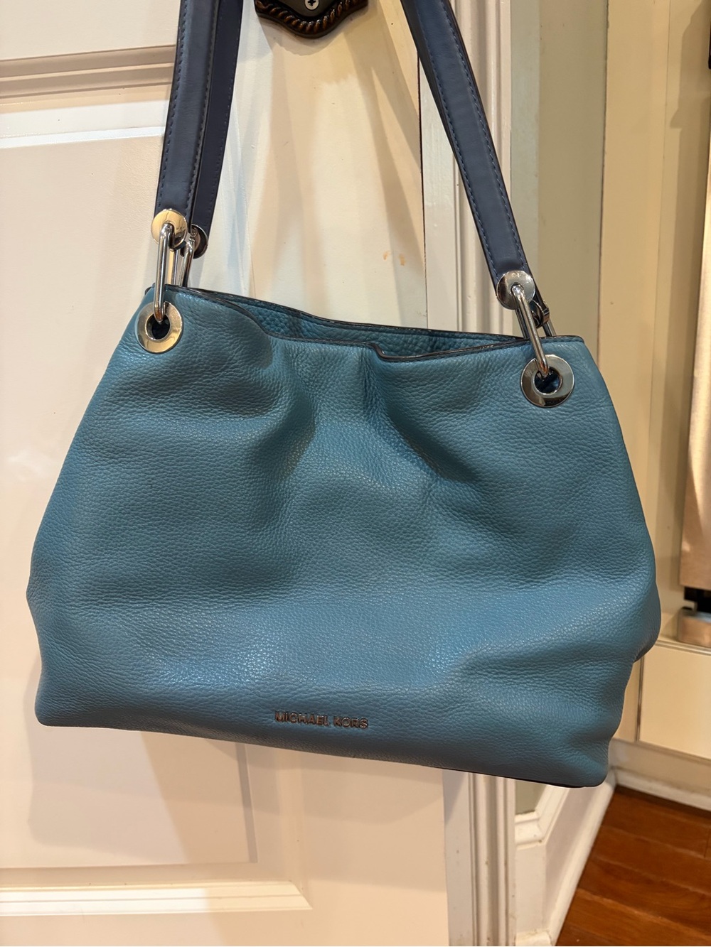 Pre-loved Michael Kors Raven Shoulder Bag